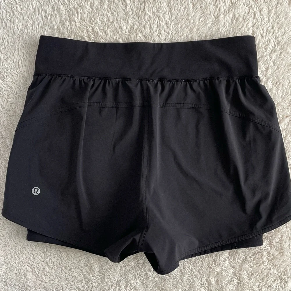 lululemon athletica Black Women's Athletic Shorts Squad Goals Size 6 Layered - Picture 2 of 12